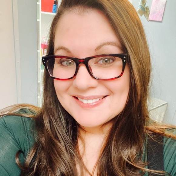 Meet your Posher, Andrea - Picture 3 of 4